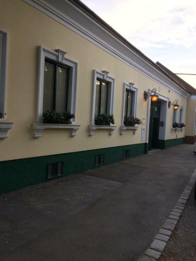 Apartament Apps 21 *